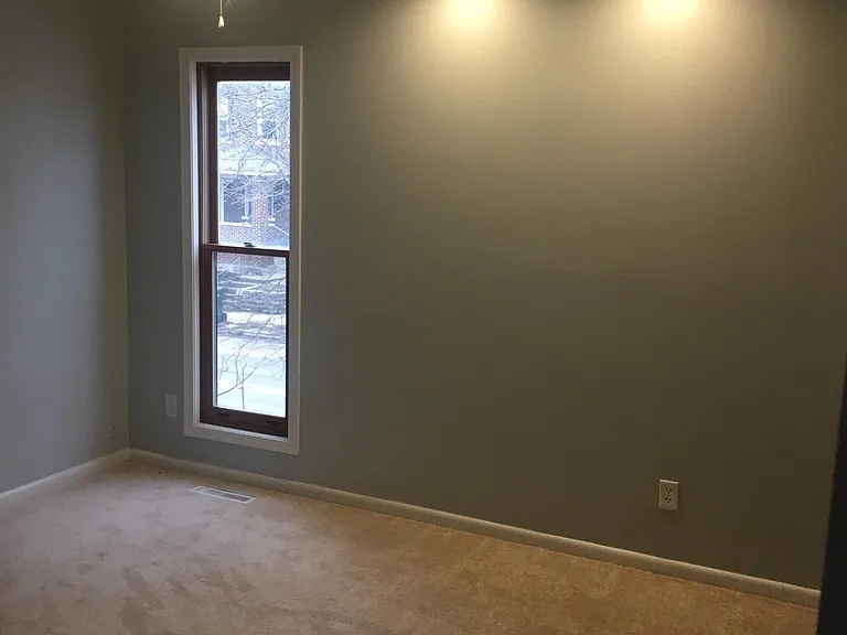 2465 Indianola Ave — Photo 23