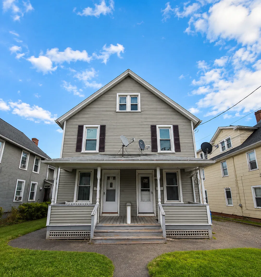 3 bed, 1210 sqft, $1,800 — Photo 1