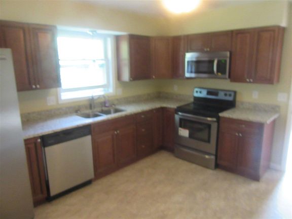 5th image of 77 Appletree Ln