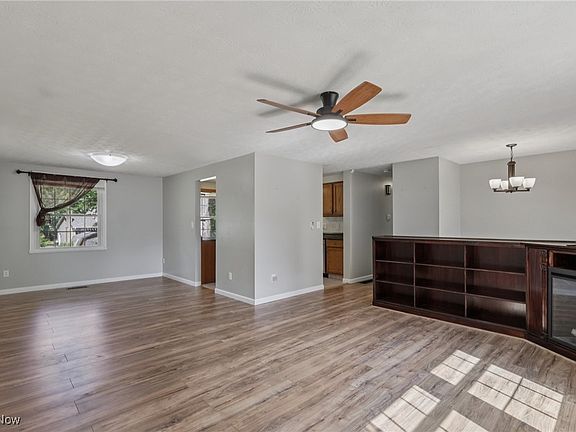5th image of 466 Green Garden Dr