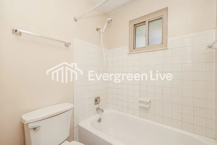4911 Larchview Dr — Photo 13