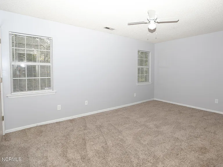 621 S Hampton Dr — Photo 15