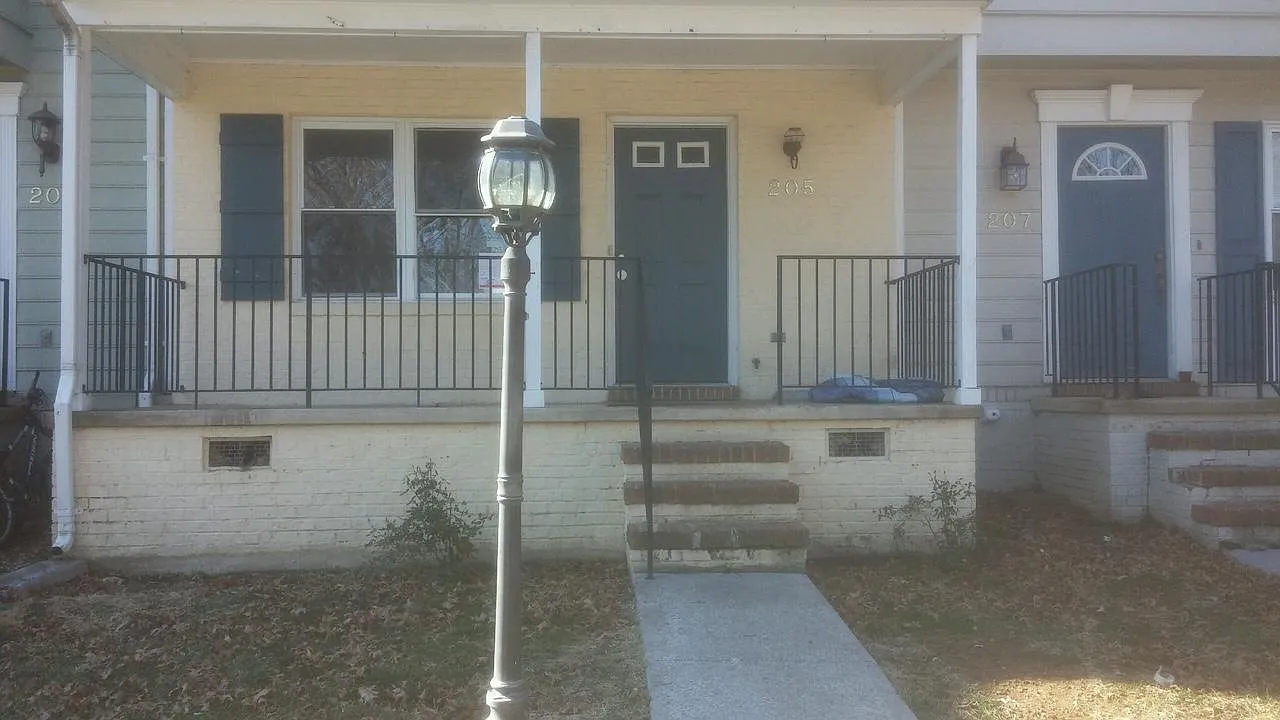 3 bed, 1242 sqft, $1,599 — Photo 2