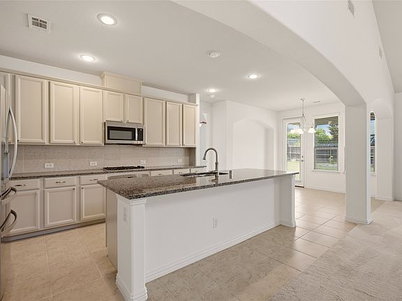 2nd image of 201 Oak Point Dr