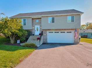 7105 Salem Rd, Wonder Lake, IL 60097