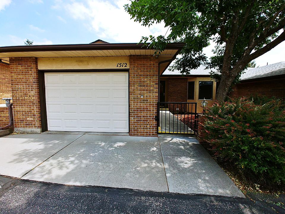 FRONT 1512 OVERSIZED ONE CAR GARAGE