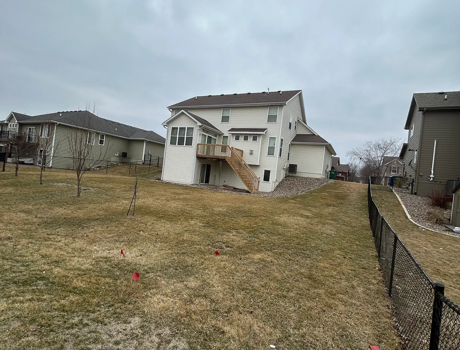 4 bed, 3.5 bath, 2406 sqft, $2,595 — Photo 2