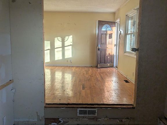 5th image of 244 Longview Dr