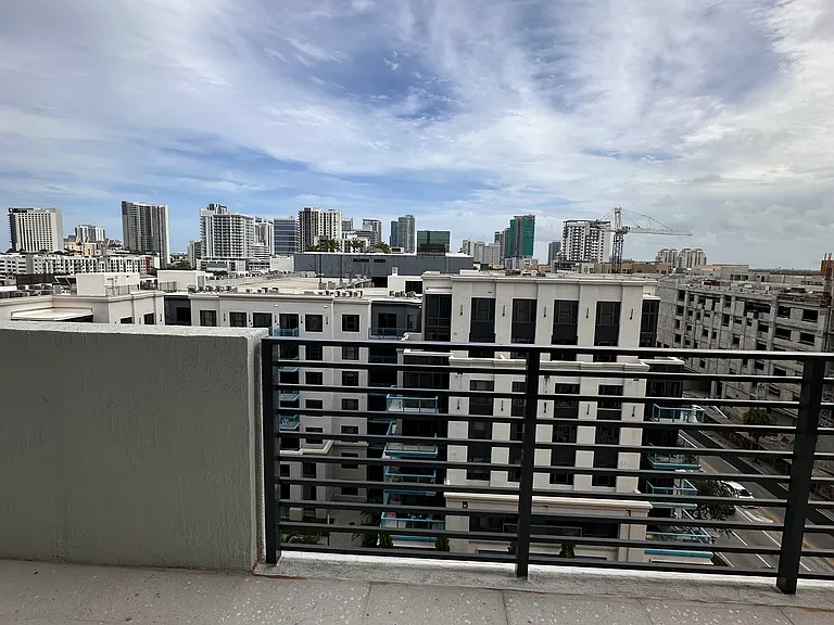 825 NW 3rd Ave #B — Photo 4