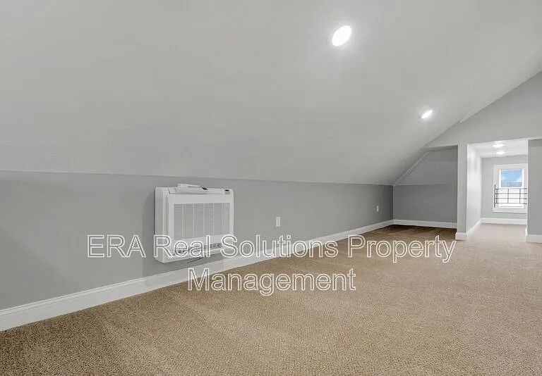 741 E Mound St — Photo 18