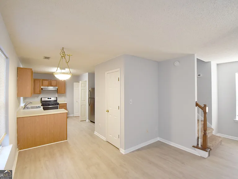 147 S Fairfield Dr — Photo 8