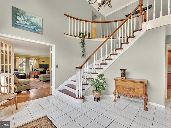 4th image of 5 Gambrel Cir