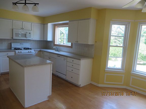 Kitchen with eating area