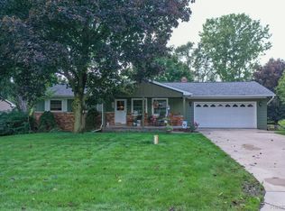 50 Meadowview Dr, Howell, MI 48843