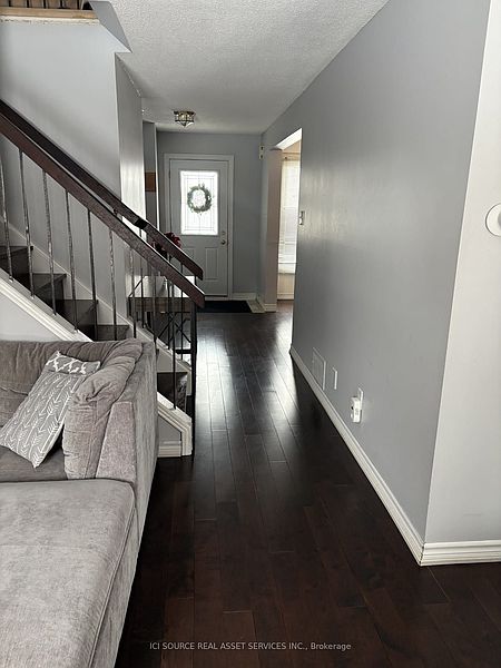 Brampton House for rent - 3 Bedrooms — photo 4