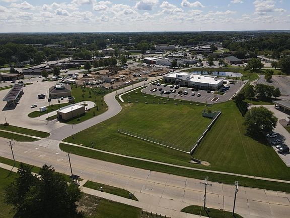 2nd image of 1000 Vale Park Rd