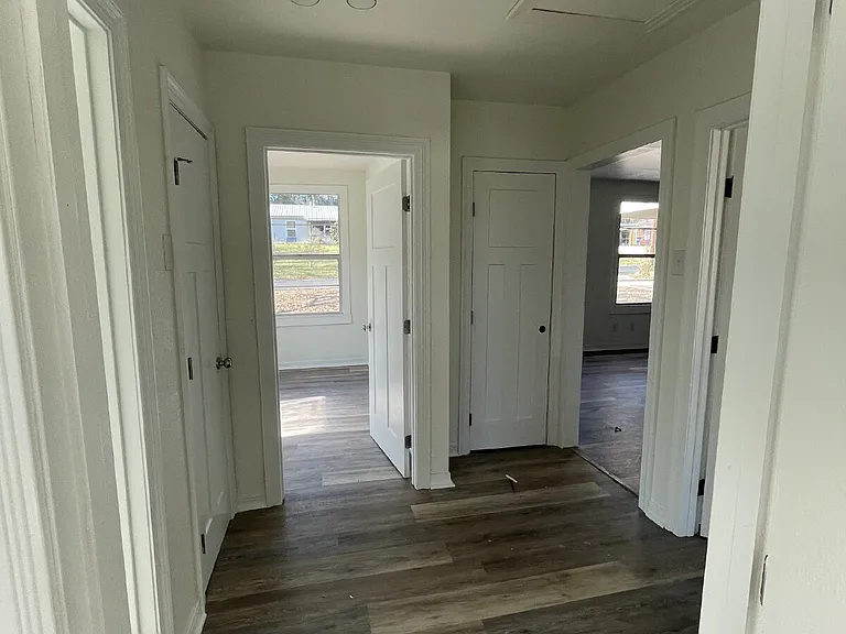 807 Kings Rd — Photo 6