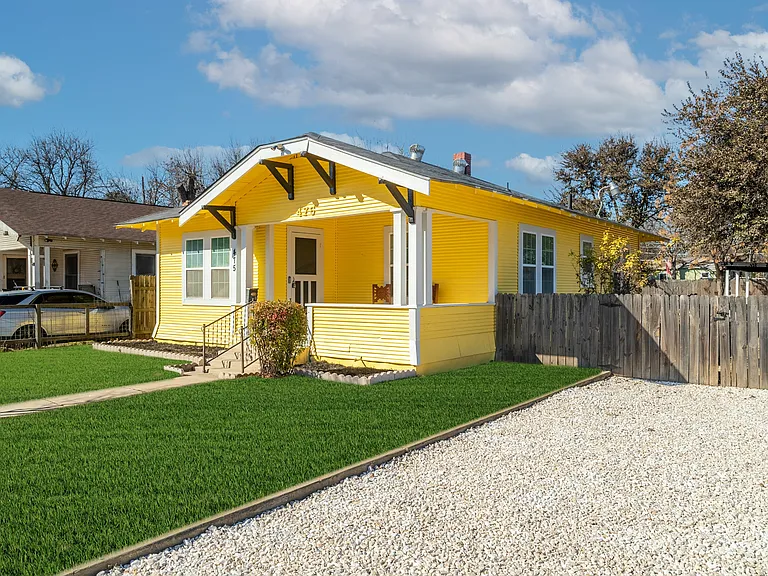 475 E French Pl — Photo 2