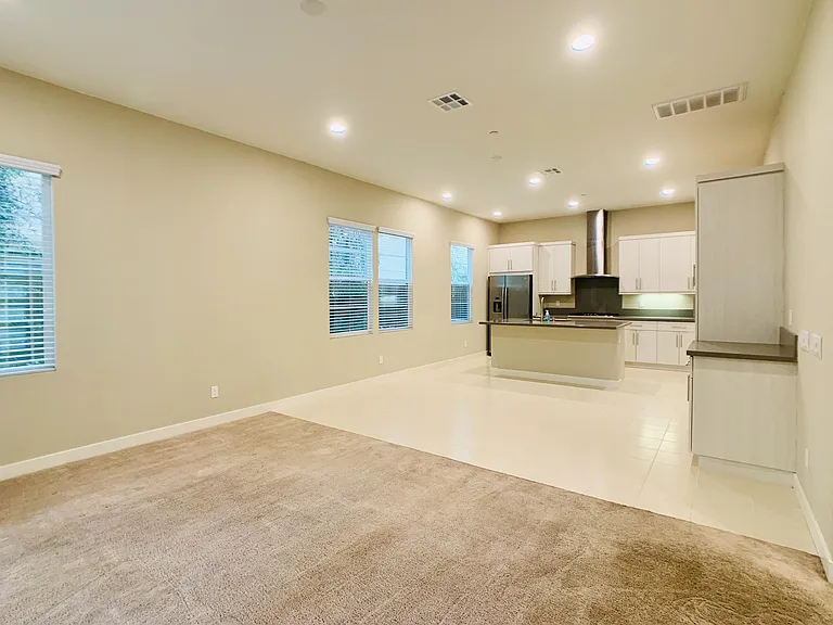 810 Beacon — Photo 14