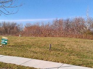 2 Springbrook Ln, Algonquin, IL 60102