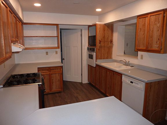 4th image of 3470 N Iroquois Ave