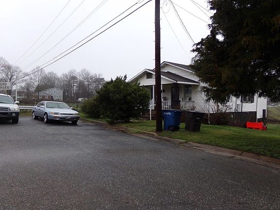 2nd image of 904 McLaughlin St