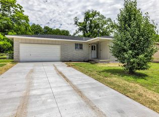 1325 N Main St, Sand Springs, OK 74063