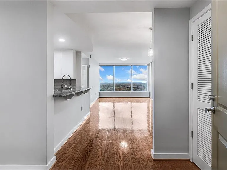 3338 Peachtree Rd NE #2401 — Photo 4