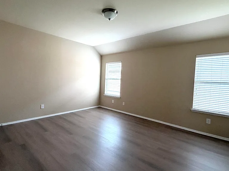 2774 Waterfall Ln — Photo 10