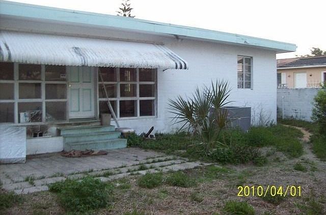 2nd image of 1716 N Oleander Ave