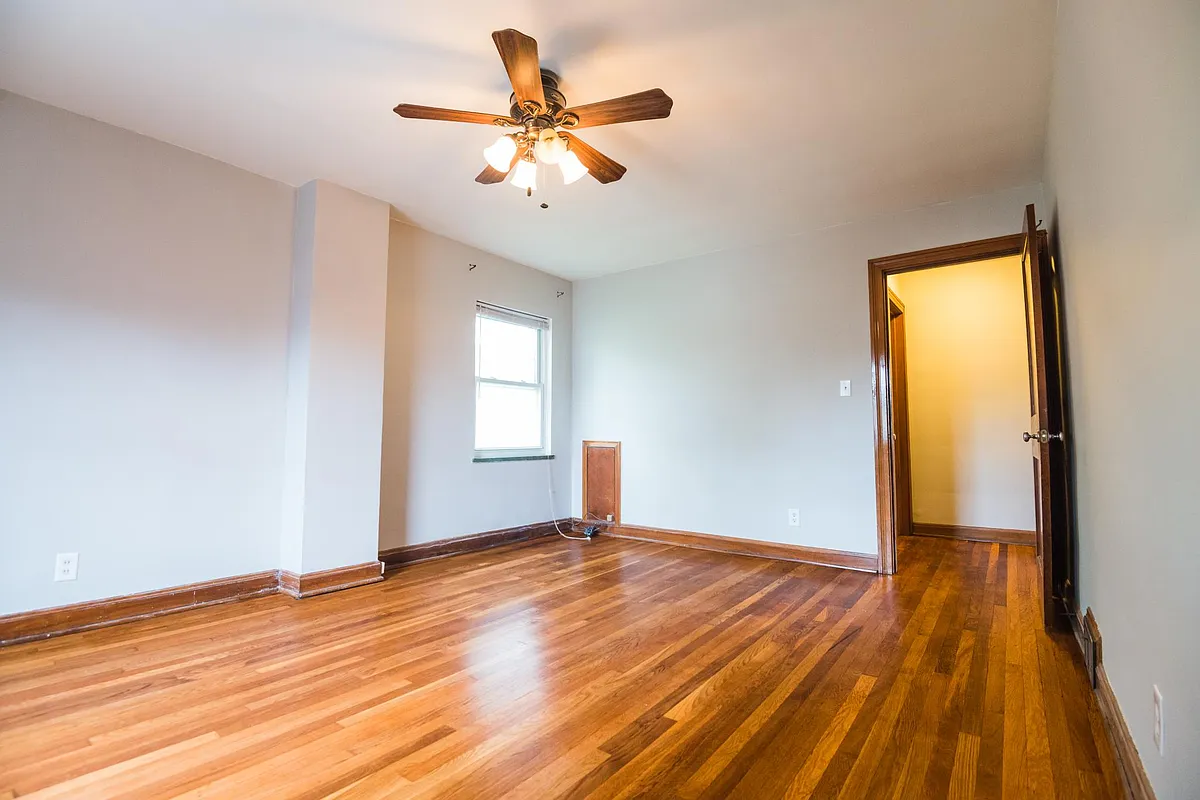 Building Photo - 1611 Quarrier St #2