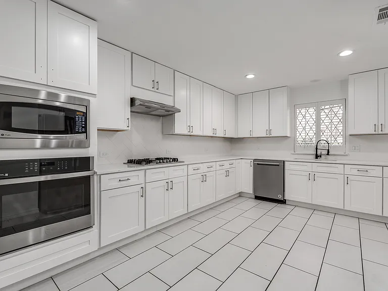 9922 Hickory Xing — Photo 20