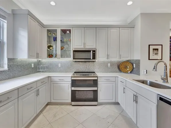 1033 NE 17th Way Unit 704, Fort Lauderdale, FL 33304