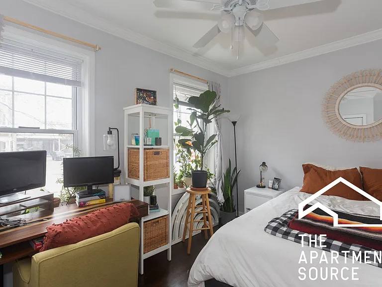 3706 N Sheffield Ave #208 — Photo 2