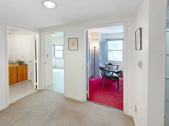 2nd image of 15 W 72nd St