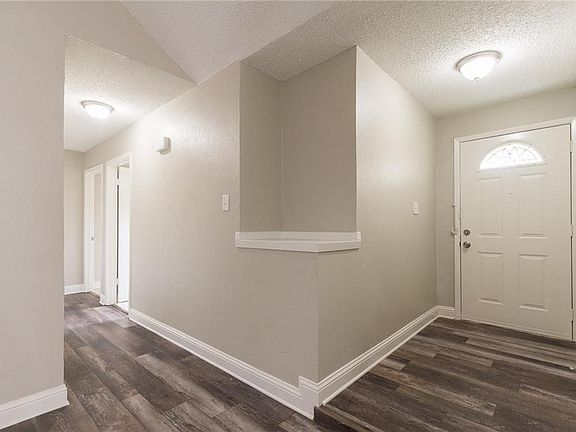2nd image of 387 Parkview Dr