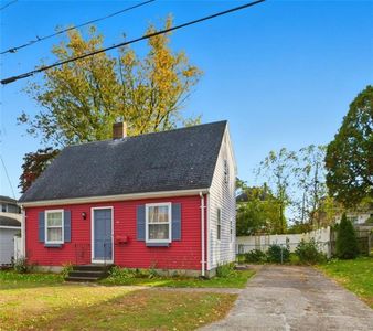 81 Sprague Ave E, Riverside, RI, 02915