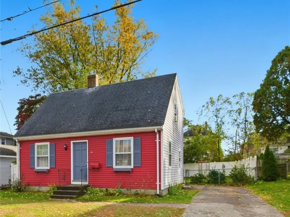 81 Sprague Ave E, Riverside, RI 02915