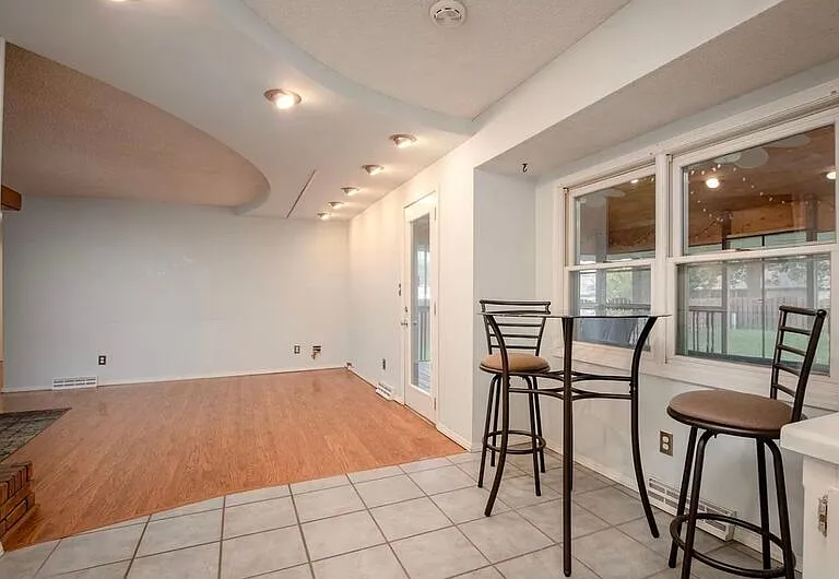 1714 W Swan St — Photo 4