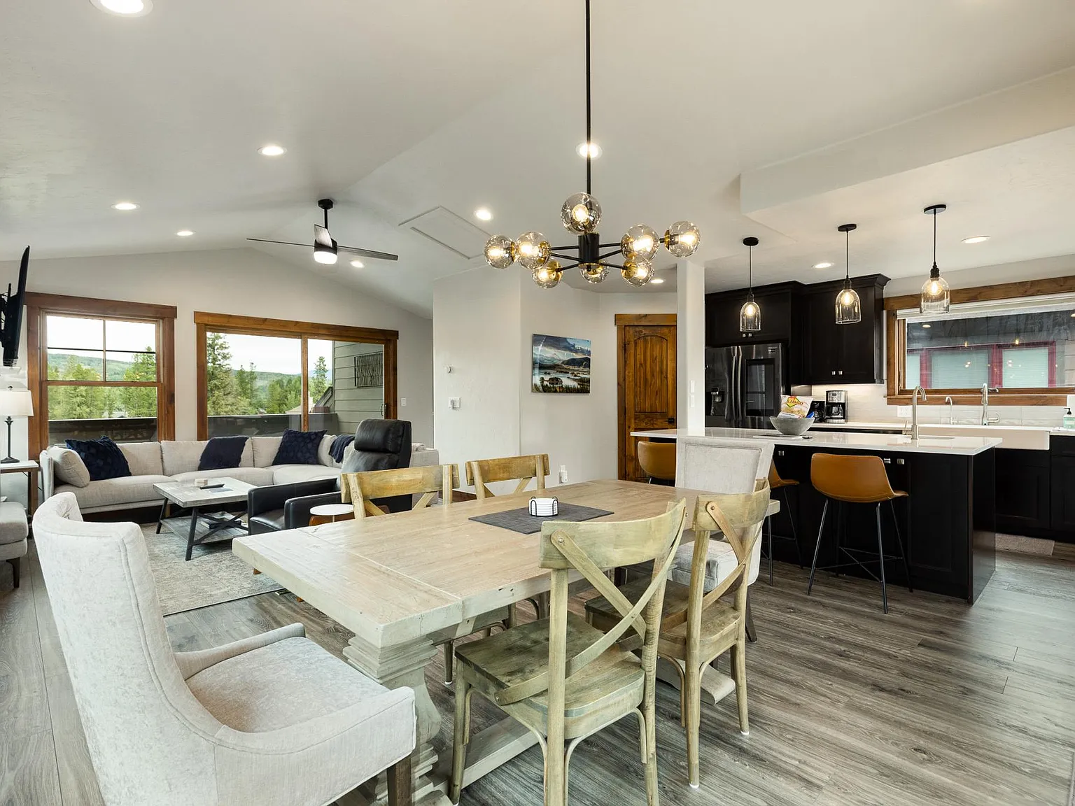 3 bed, 2.5 bath, 2000 sqft, $10,000 — Photo 1