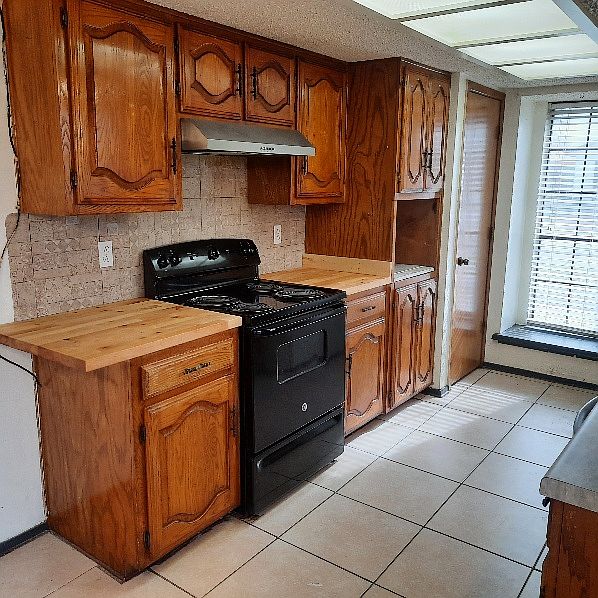 1st image of 5401 Knollridge Dr