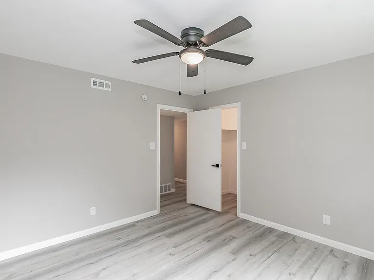 4015 Crown Shore Dr — Photo 38
