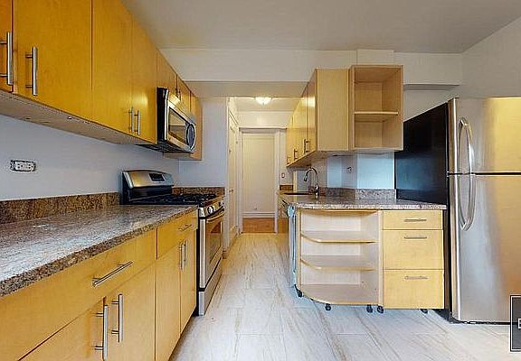 3rd image of 114 W 86th St APT 17A