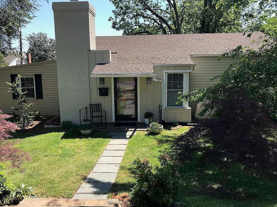 Front of137 Tomlinson Court