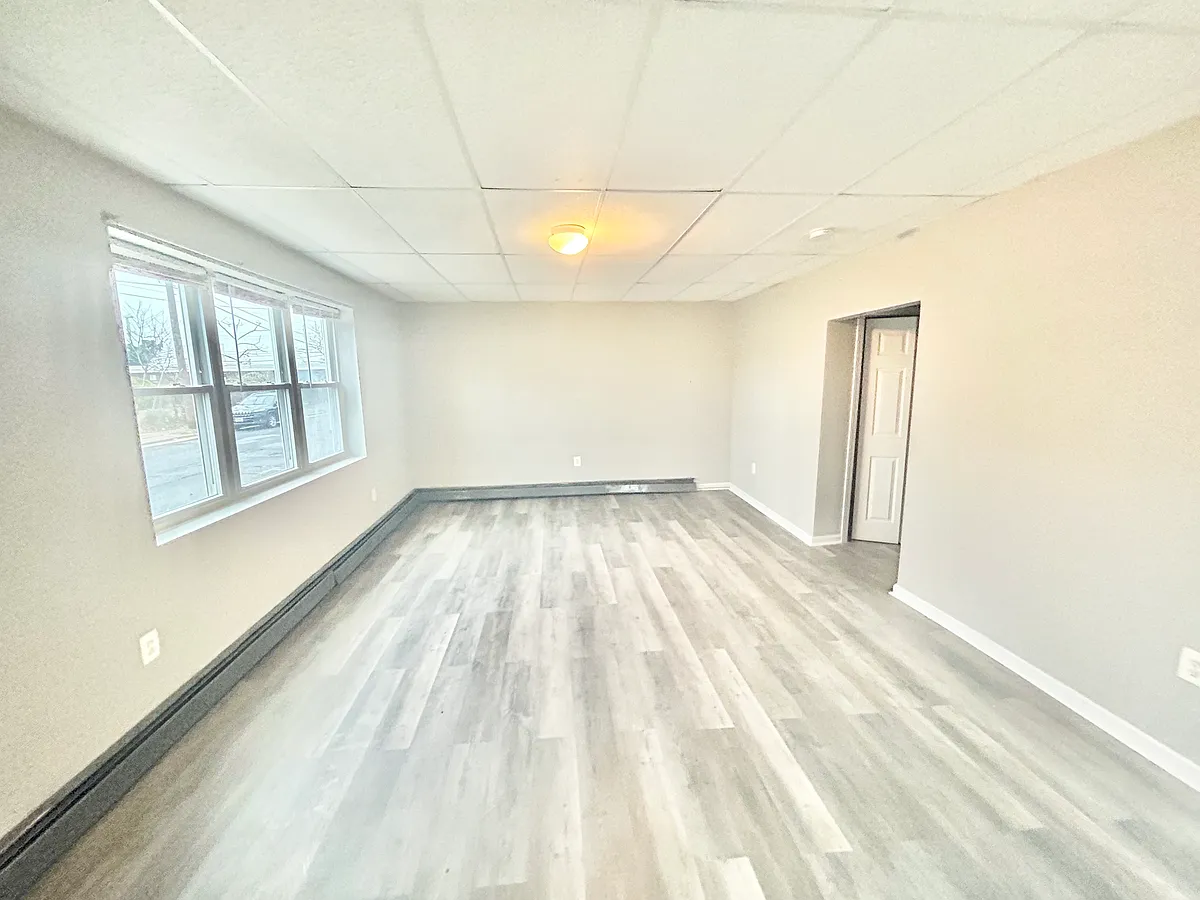 Building Photo - 1830 E Riverside Dr #1