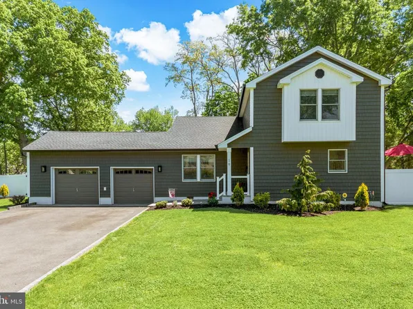 19 Acker Dr, New Monmouth, NJ 07748
