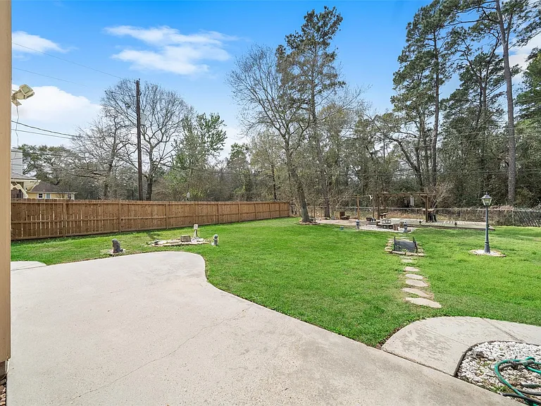 2438 Ripplewood Dr — Photo 28