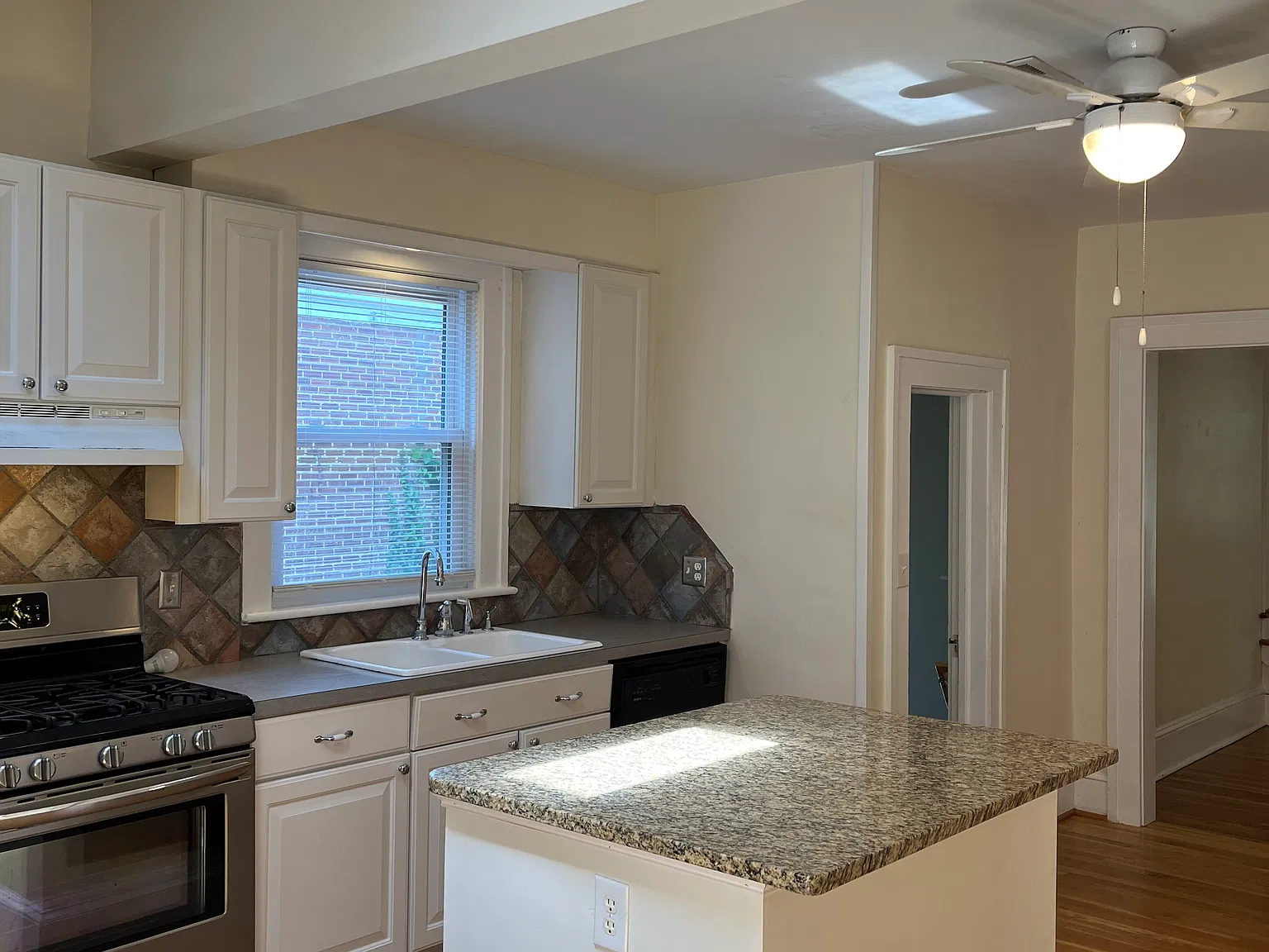 Montvale Rd SW, Roanoke — Photo 3