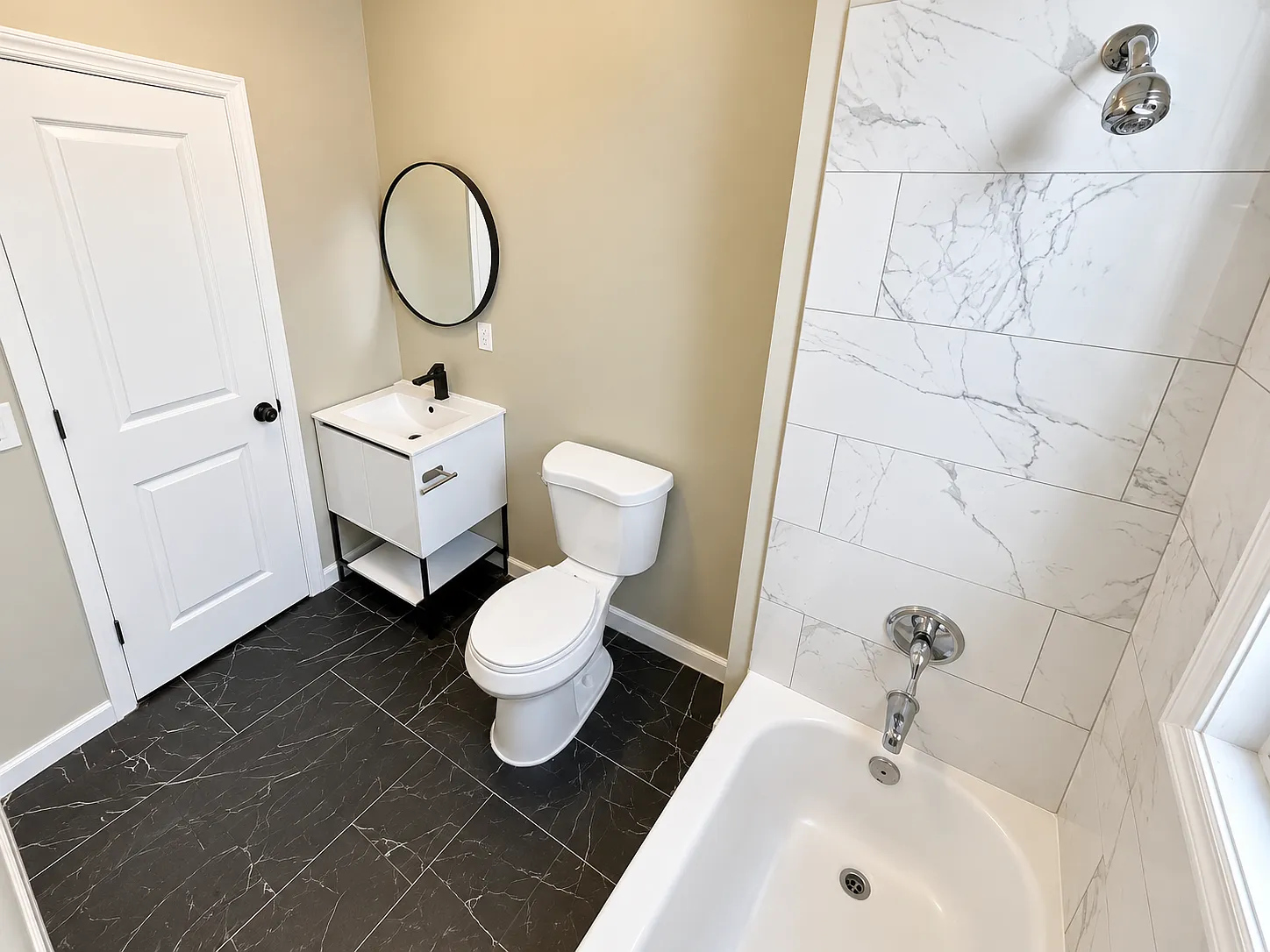 3 bed, 1200 sqft, $2,095 — Photo 3