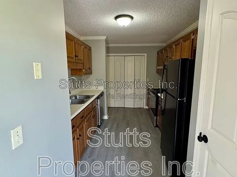 Creekside Apartments — Photo 48
